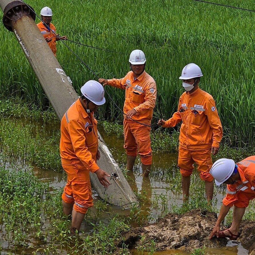 Vì sao Quảng Ninh, Hải Phòng khó khôi phục điện ngay sau bão?