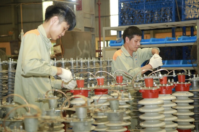 Hoạt động sản xuất tại nhà máy Đông Hưng