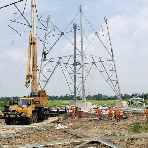 Sắc áo cam xung kích EVNNPC trên công trường dự án đường dây 500kV mạch 3