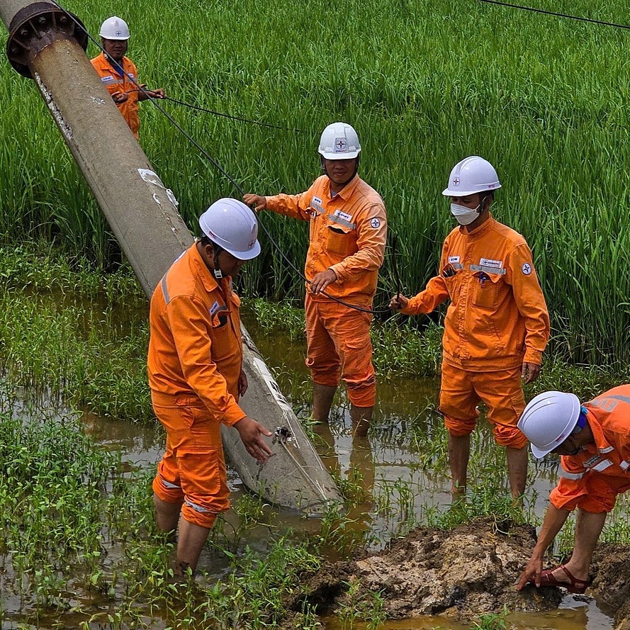 Vì sao Quảng Ninh, Hải Phòng khó khôi phục điện ngay sau bão?